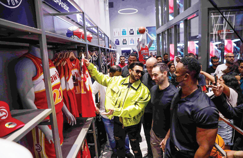 الأيقونة العالمية رانفير سينغ يقضي عطلته مع معجبيه من الهند ويمنحهم رحلة لا تُنسى في جزيرة ياس أبوظبي