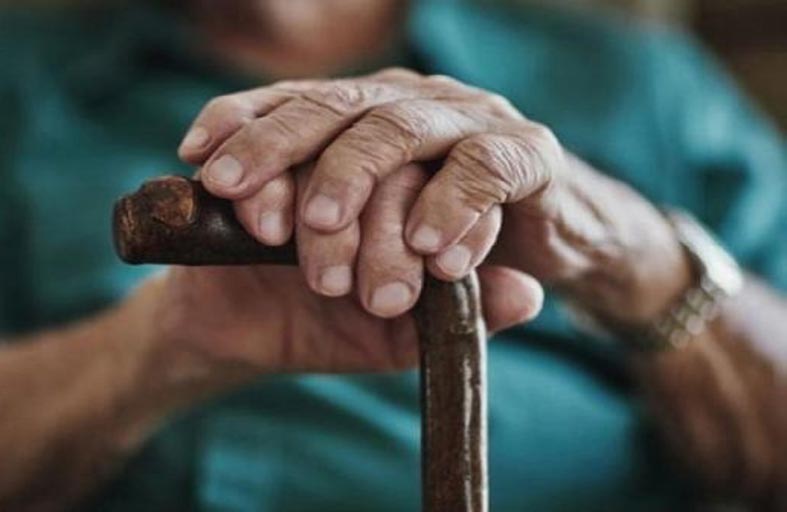 مسن يكافح لإثبات انه على قيد الحياة!