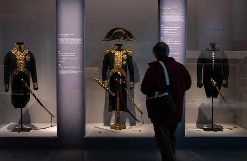 بثمن خيالي.. بيع أشهر مقتنيات نابليون بونابرت