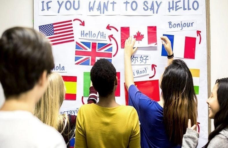 التحدث بلغتين منذ سن مبكرة يحمي من الخرف