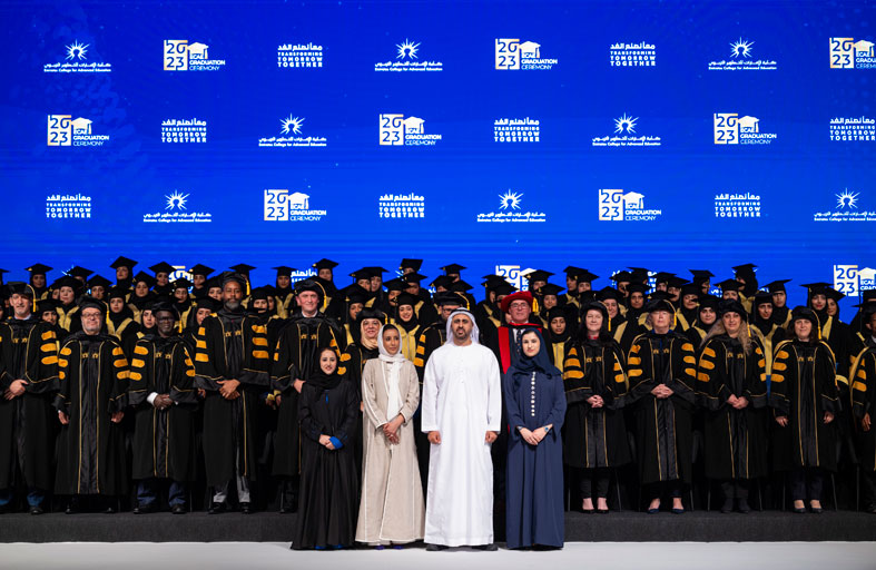 ذياب بن محمد بن زايد يشهد حفل تخريج طلبة كلية الإمارات للتطوير التربوي 