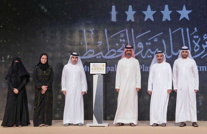 عمار النعيمي يكرم الفائزين بجائزة عجمان للتميز الحكومي