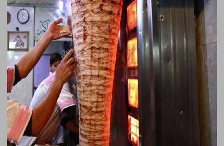 وفاة طفل وتسمم المئات بسبب وجبة شاورما 