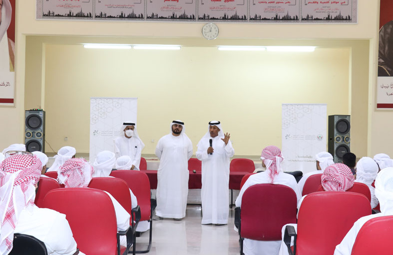 مجلس أولياء أمور الطلبة والطالبات في دبا الحصن يلتقي طلبة الصف الثاني عشر ويحفزهم على التفوق