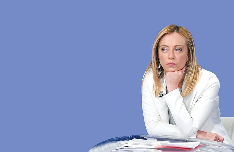 رئيسة الحكومة الإيطالية تزور قوات بلادها في العراق