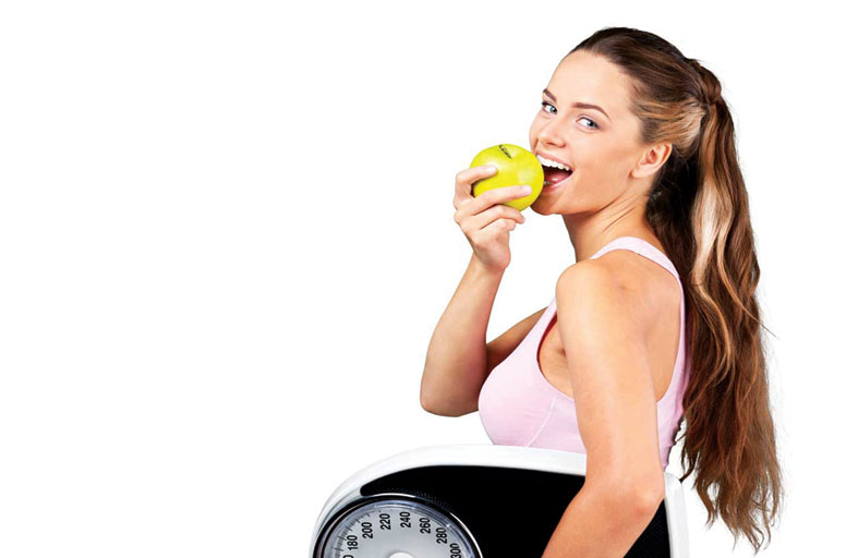 ثبات الوزن.. سر طول العمر الاستثنائي لدى المرأة