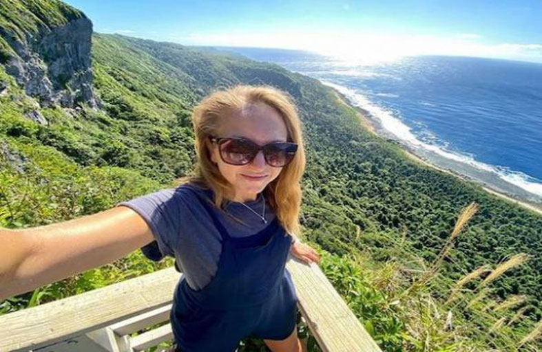 تعلق على جزيرة نائية لـ 18 شهراً