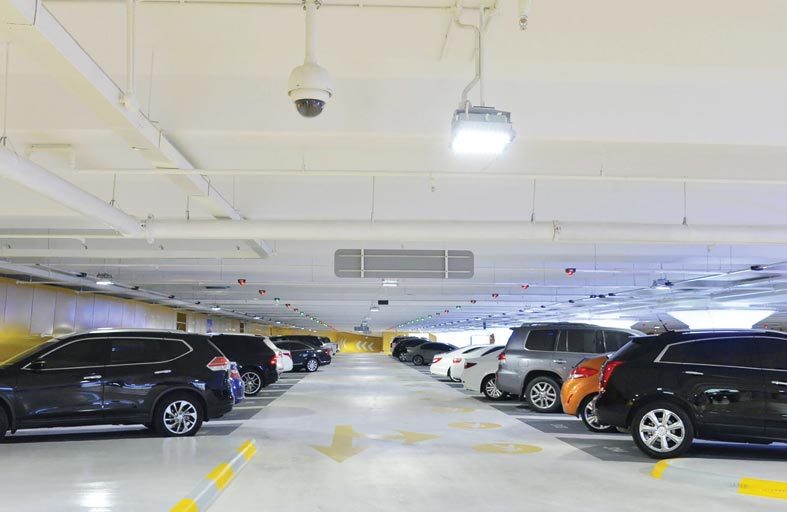 مركز النقل المتكامل يسمح باستخدام جميع مواقف المباني الطابقية في أبوظبي عبر اشتراك واحد