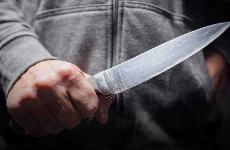 خلافات بين صديقين تنتهي بجريمة فظيعة