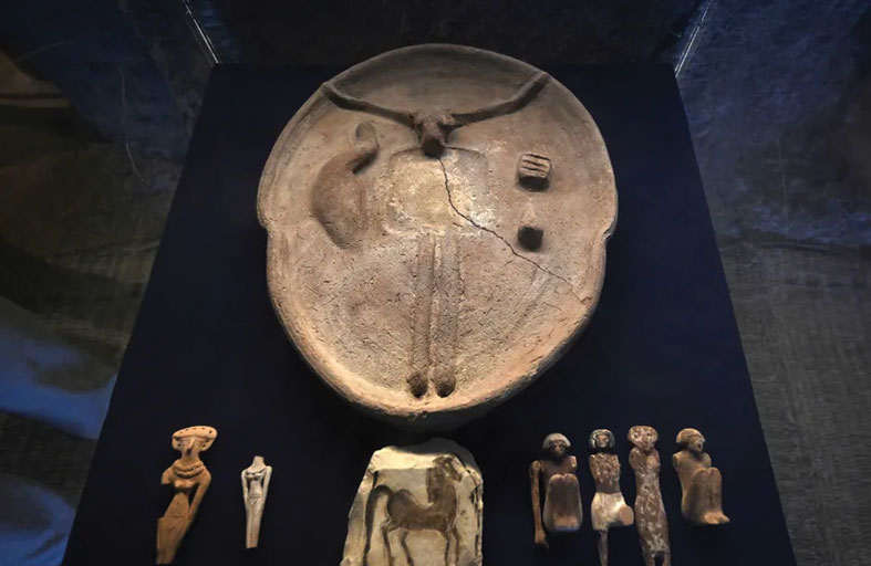 مصر.. الكشف عن مئات القطع الأثرية في مبعد حتشبسوت