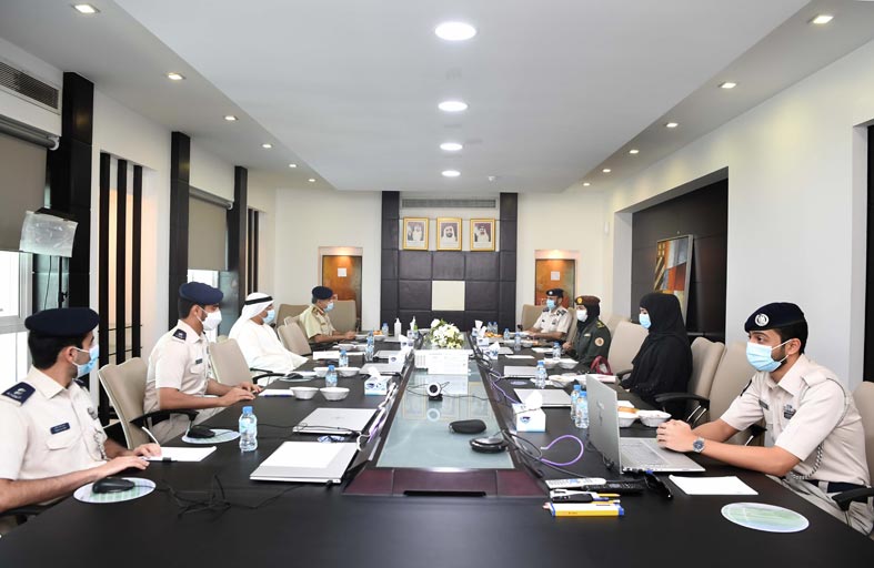 وفد من القوات المسلحة يطلع على جهود تطوير المواهب بشرطة أبوظبي