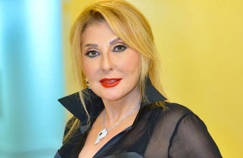 نادية الجندي ترتدي الحجاب