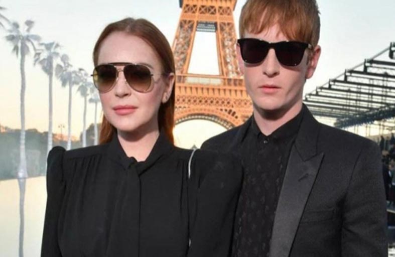 ليندسي لوهان بين ذراعي شقيقها