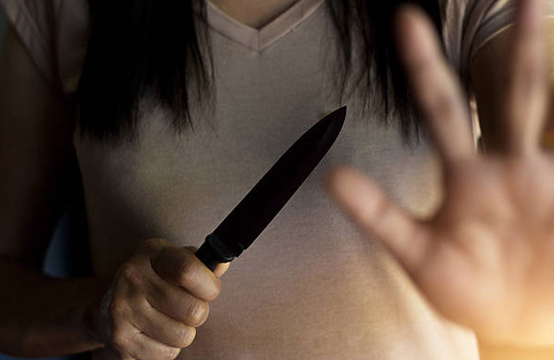 تطعن زميلتها داخل المدرسة بسبب التنمر