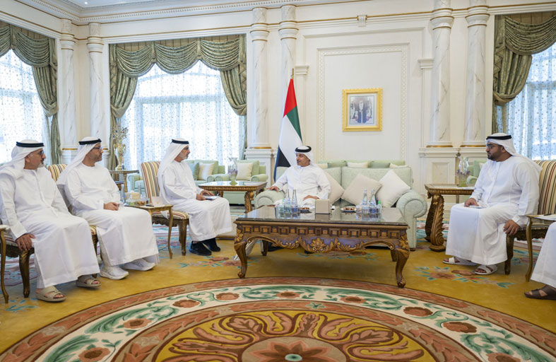 هزاع بن زايد يستقبل وفوداً من القطاع الرياضي للاطلاع على المبادرات والمشاريع التطويرية في منطقة العين