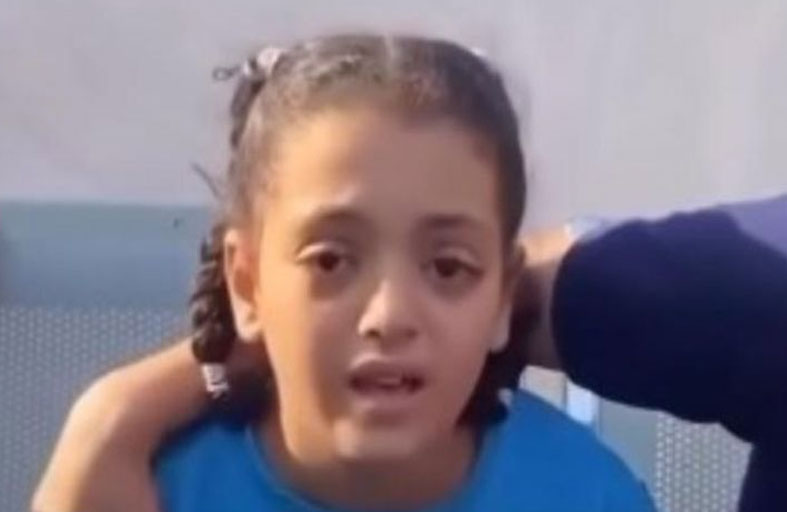 «بعرفها من شعرها».. حسرة طفلة فلسطينية على مقتل امها