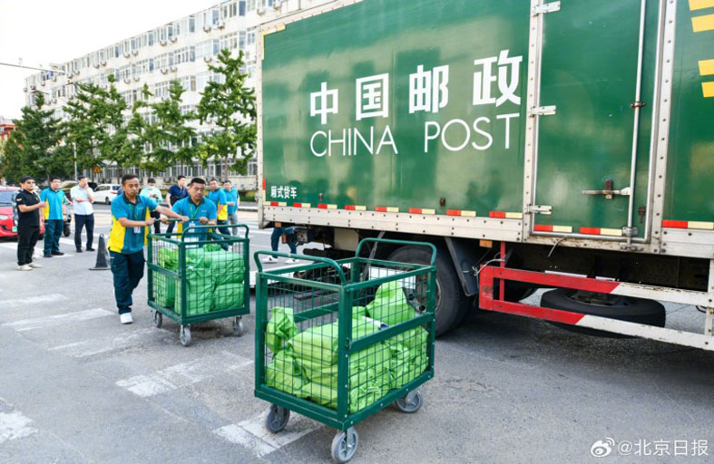 مترو أنفاق بكين يجرب خدمة توصيل الطرود للتخفيف من الازدحام