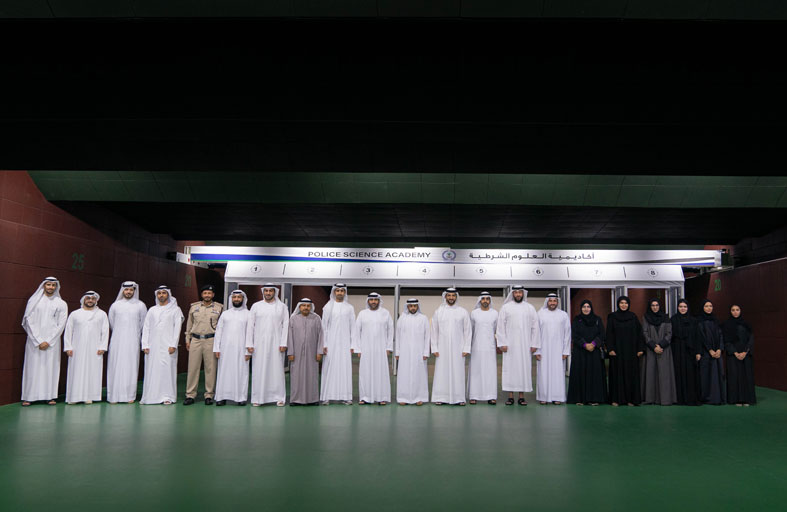 سلطان بن أحمد القاسمي يشارك في فعالية الرماية التي نظمها نادي موظفي حكومة الشارقة