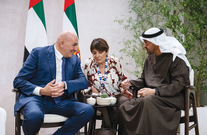 رئيس الدولة يزور فعاليات اليوم الثالث لمعرض دبي للطيران 2025 ويلتقي وزير الدفاع الإيطالي 