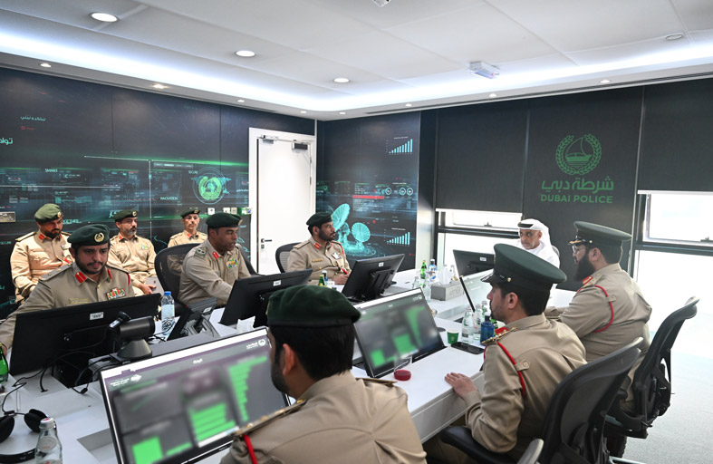 اللواء المنصوري يترأس اجتماع تقييم الإدارة العامة للمرور في شرطة دبي