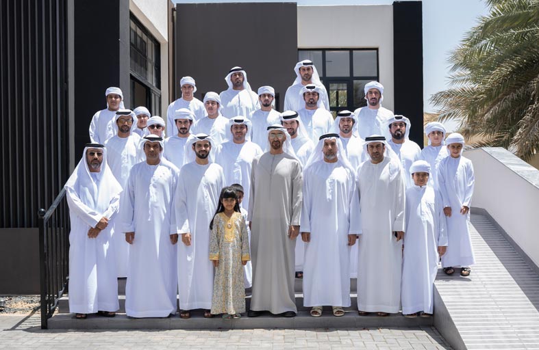 محمد بن زايد يزور منزل عمر الدرعي في مدينة العين