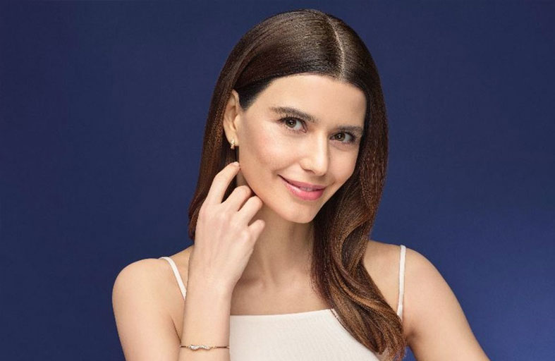 «الملف السري» يعيد بيرين سات للسينما بعد غياب 12 عاماً