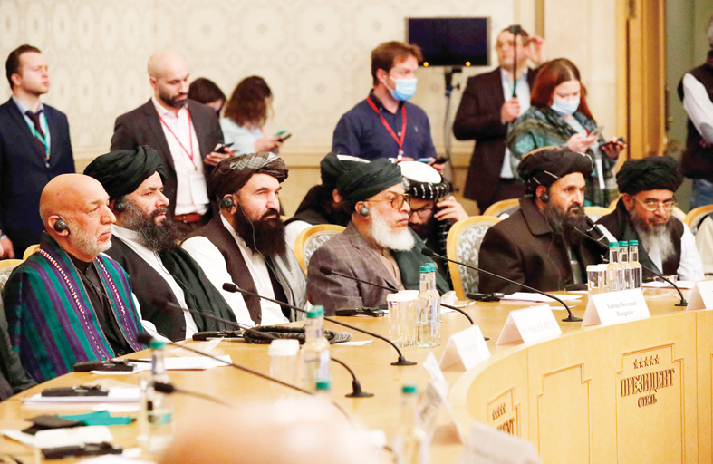 قتلى من الجيش الأفغاني بتحطم مروحية.. وأنباء عن صاروخ