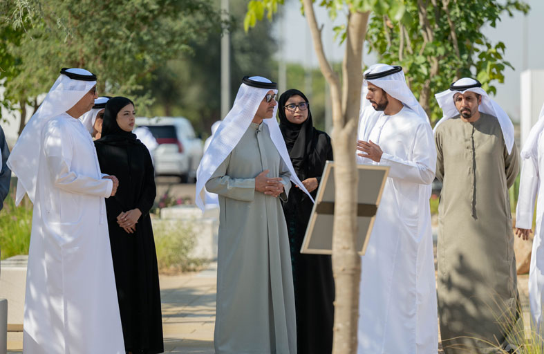 هزاع بن زايد يزور منتزه «الصاروج بارك» ويطلع على مرافقه الجديدة بعد عملية إعادة التطوير والتأهيل 