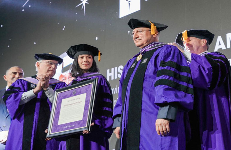 جامعة نيويورك تكرم الإماراتي عبد السلام المدني بأرفع وسام