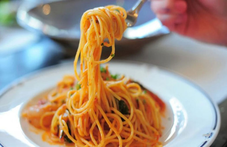 وفاة شاب تناول المعكرونة بعد 5 أيام من طبخها