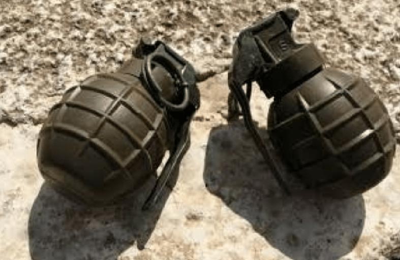 يهاجم منزل شقيقه بالقنابل