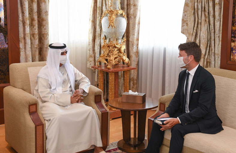 نهيان بن مبارك يستقبل السفير الفرنسي