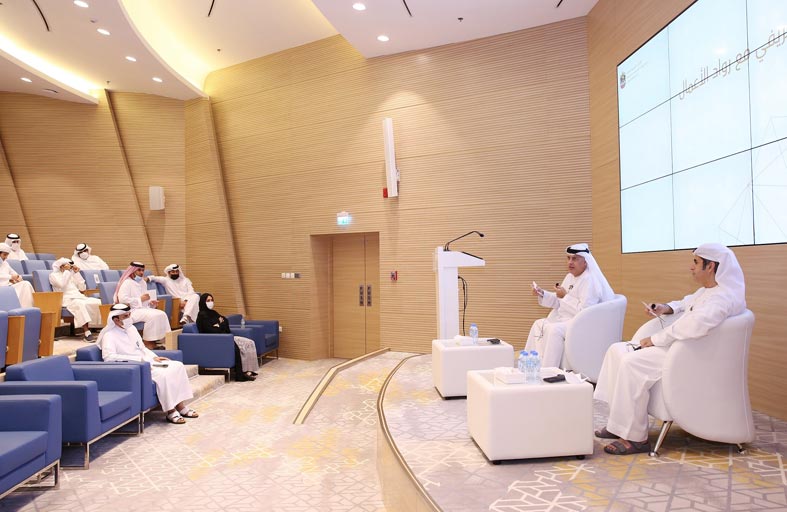 العور يبحث مع رواد أعمال إماراتيين سبل تمكين المشاريع الصغيرة والمتوسطة