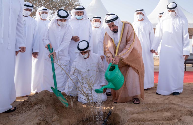 حاكم الشارقة يدشن مشروع مزرعة القمح في منطقة مليحة ومرعى النزهة في منطقة المدام