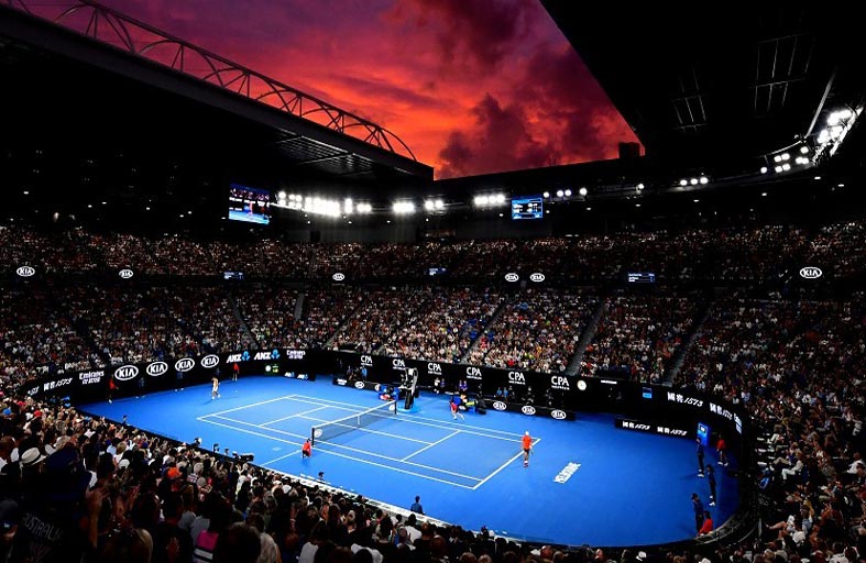 بطولة أستراليا لكرة المضرب.. بين المضي قدماً والتذمر 