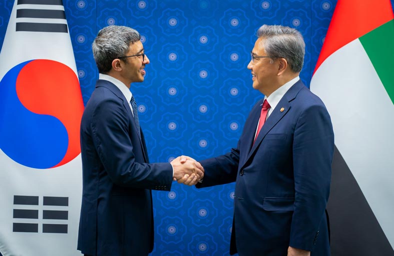 عبدالله بن زايد ووزير الخارجية الكوري يترأسان الحوار الاستراتيجي الخاص الأول بين البلدين