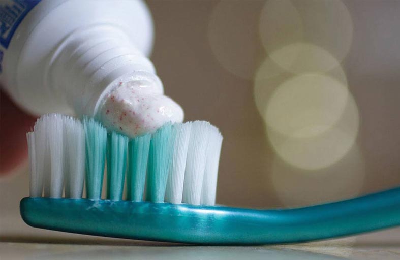 اكتشاف فيروسي مذهل في فرشاة الأسنان 
