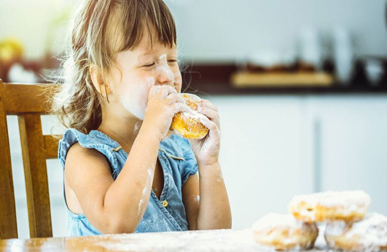 كيف يمكن أن يؤثّر السكر على دماغ طفلك!؟