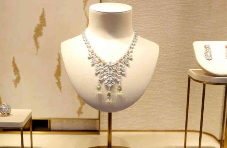  ينهبون محل مجوهرات بأقل من 3 دقائق