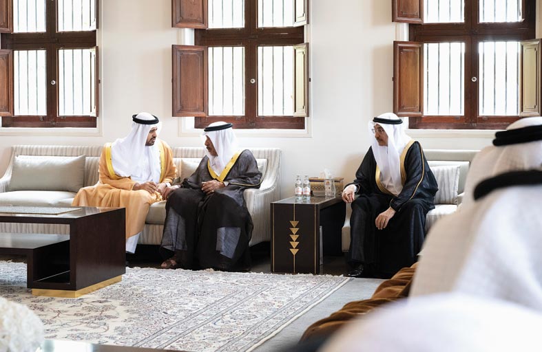 ذياب بن محمد بن زايد ينقل تعازي رئيس الدولة بوفاة عبدالله بن سلمان