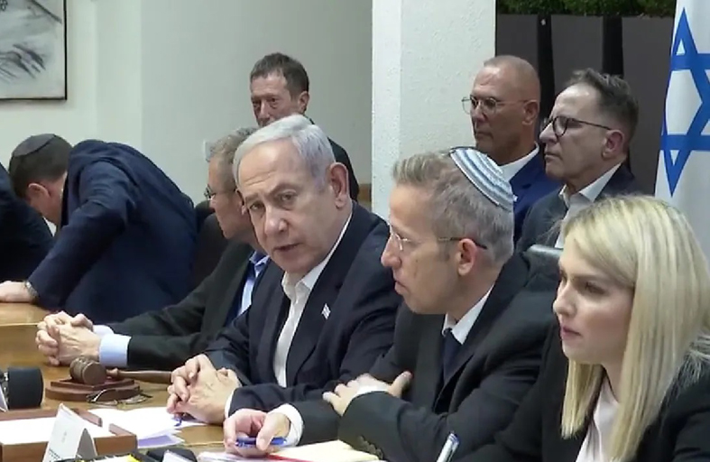 لماذا دعا نتنياهو لـ«حكومة طوارئ» تجمعه بقادة المعارضة؟