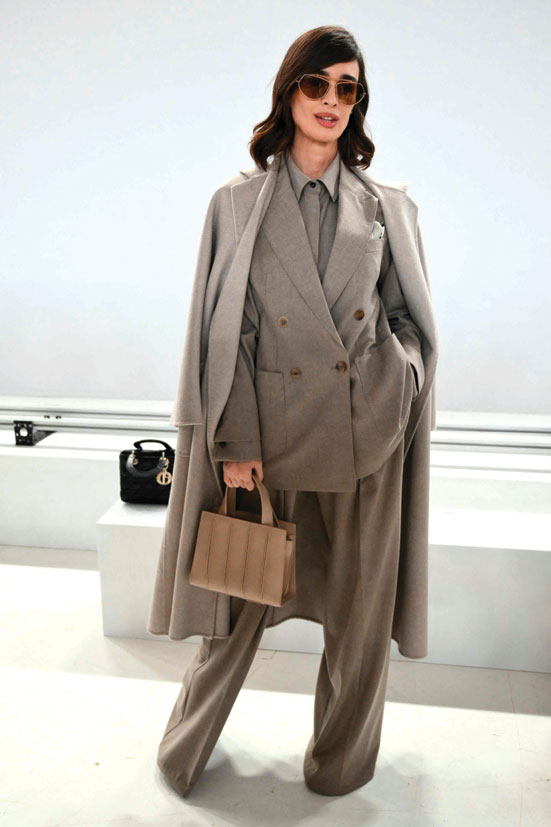 الممثلة الإسبانية باز فيغا تحضر عرض مجموعة ماكس مارا ضمن أسبوع الموضة النسائية في ميلانو. ا ف ب