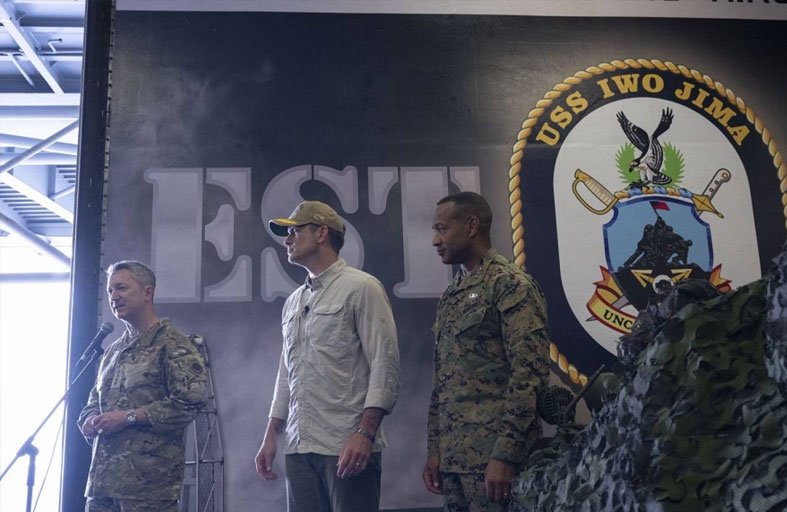 زيارة مفاجئة لوزير الدفاع الأميركي إلى بورتوريكو 