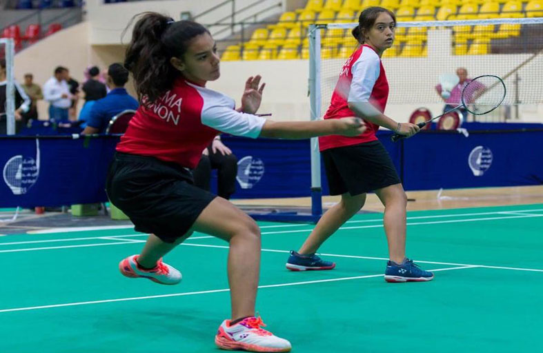 اللبنانية زينة كزما موهبة صاعدة بالريشة الطائرة