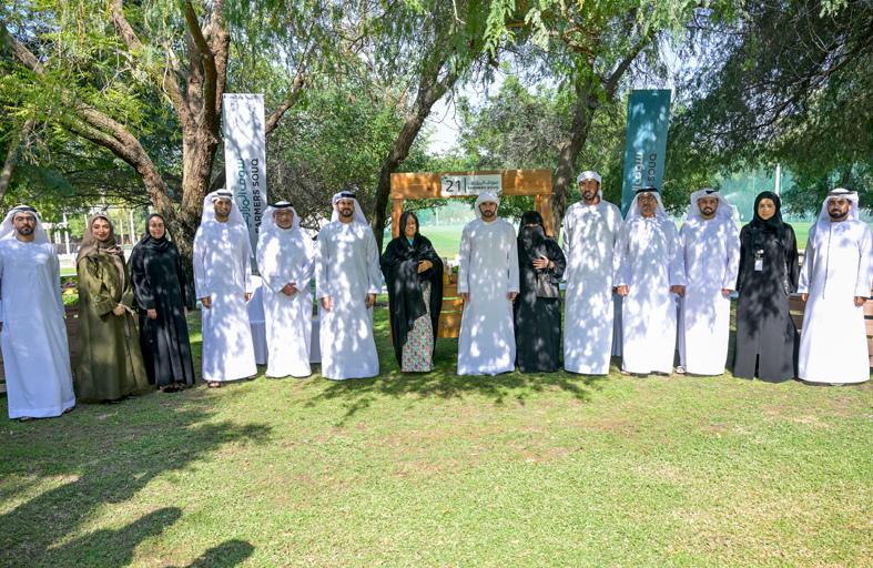 حمدان بن محمد يطلع على مستجدات سوق المزارعين ويشيد بتجاربهم في القطاع الزراعي المحلي 