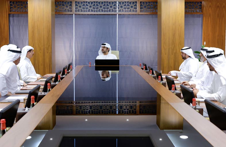 مكتوم بن محمد: استراتيجية اللجنة تترجم رؤى وتوجيهات محمد بن راشد بترسيخ بيئة تشريعية استباقية ومستقرة ومبتكرة 
