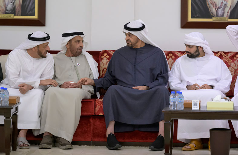 رئيس الدولة يقدم واجب العزاء في وفاة السيد أحمد الهاشمي