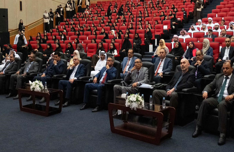 جامعة خورفكان تعرف طلبتها الجدد على مرافقها وخدماتها