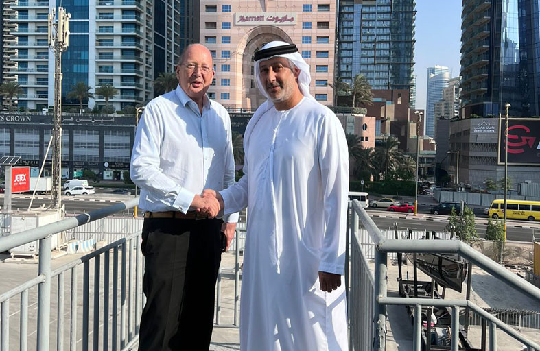 أمين عام «دولي السباقات البحرية» يزور  نادي دبي