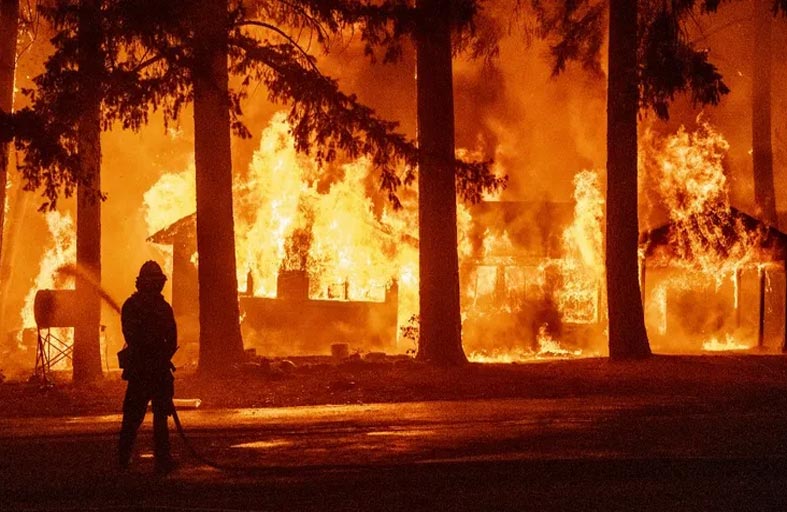 حريق كبير بسبب تصرف طائش 